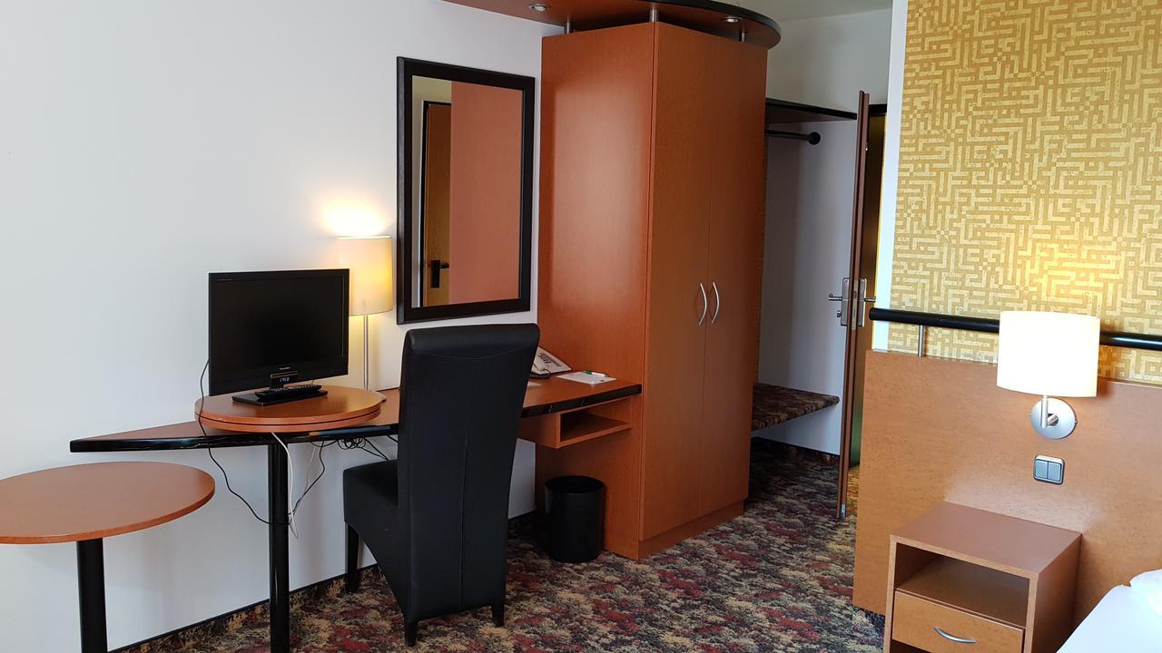 Hotel & Restaurant Fricke Lehrte Ngoại thất bức ảnh